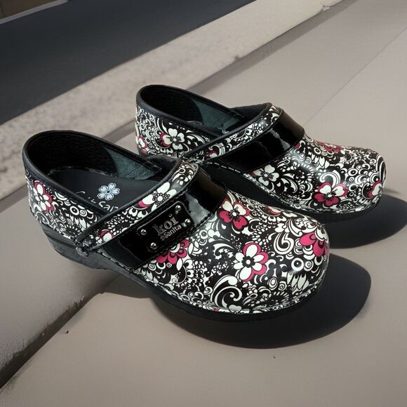 Koi by Sanita Nursing Clogs Black Pink Floral Comfort Size 36 US 6-6.5 - Picture 1 of 9